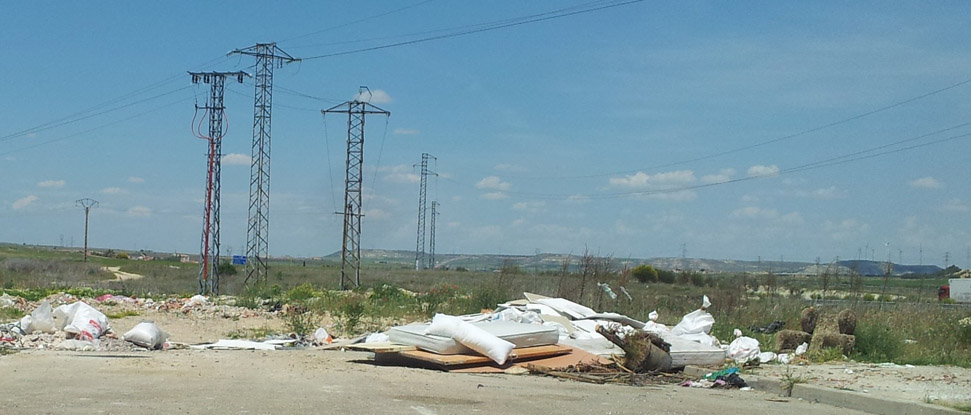 Gallego reclama en la Junta de Gobierno que se elimine la escombrera de la Calle Tejedores