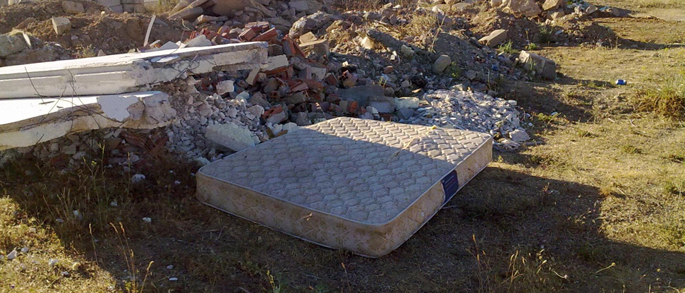 Gallego denuncia la existencia de una nueva escombrera ilegal en la Calle de Los Alfareros