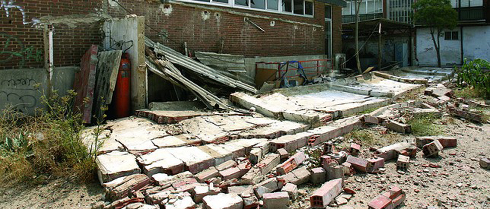 El Grupo Socialista se re&uacute;ne con la A.VV. de la Avenida de Madrid para hablar de las Casas de La Yutera