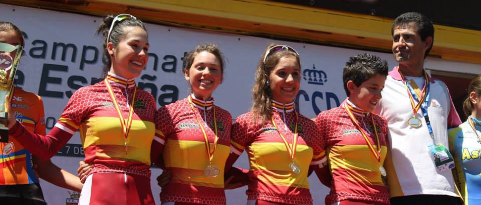 El PSOE pide un reconocimiento institucional para las ciclistas Sara Garc&iacute;a y Laura Tenorio