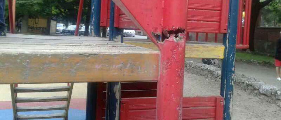 El PSOE lamenta la falta de conservaci&oacute;n de los juegos infantiles de la Huerta de Guadi&aacute;n y G&oacute;mez Manrique