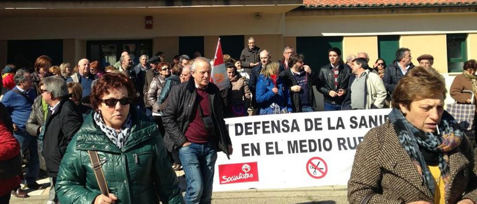 El PSOE de Carri&oacute;n sale a la calle en defensa del mantenimiento de los servicios sanitarios