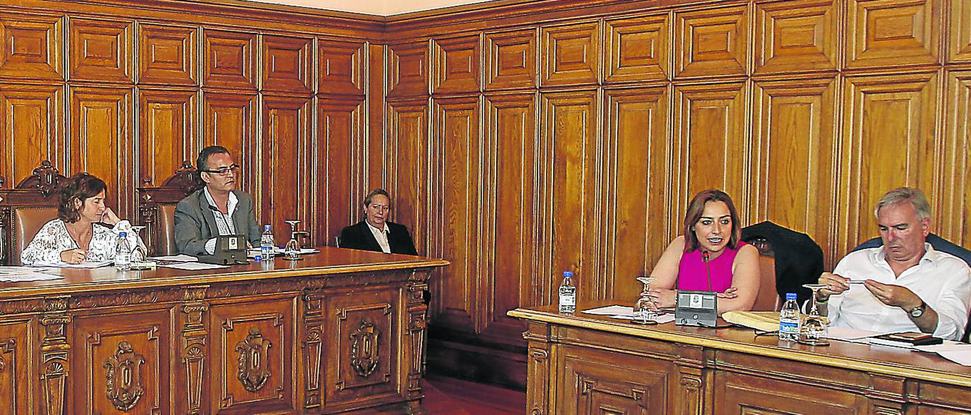 El PSOE lamenta la par&aacute;lisis del Ayuntamiento de la capital despu&eacute;s de cuatro meses de gobierno tripartito