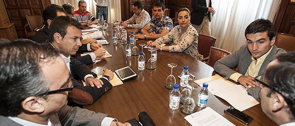 El PSOE pide la utilizaci&oacute;n de la bolsa de empleo municipal para paliar el cese de 90 trabajadores eventuales