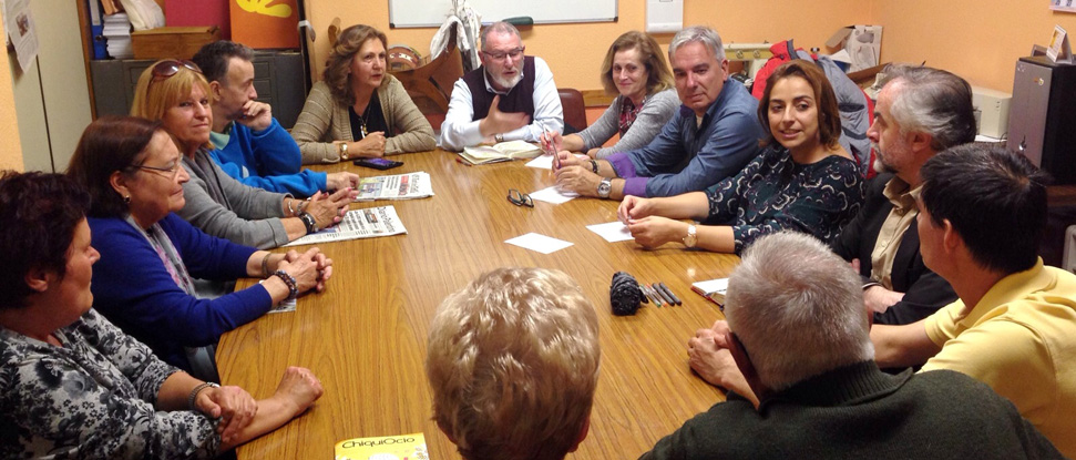 La Asociaci&oacute;n de &ldquo;El Campo de la Juventud&rdquo; traslada al PSOE la necesidad de mejorar la Plaza de la Constituci&oacute;n