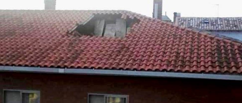 El PSOE de Torquemada denuncia el derrumbamiento de una parte del tejado del Centro de Salud