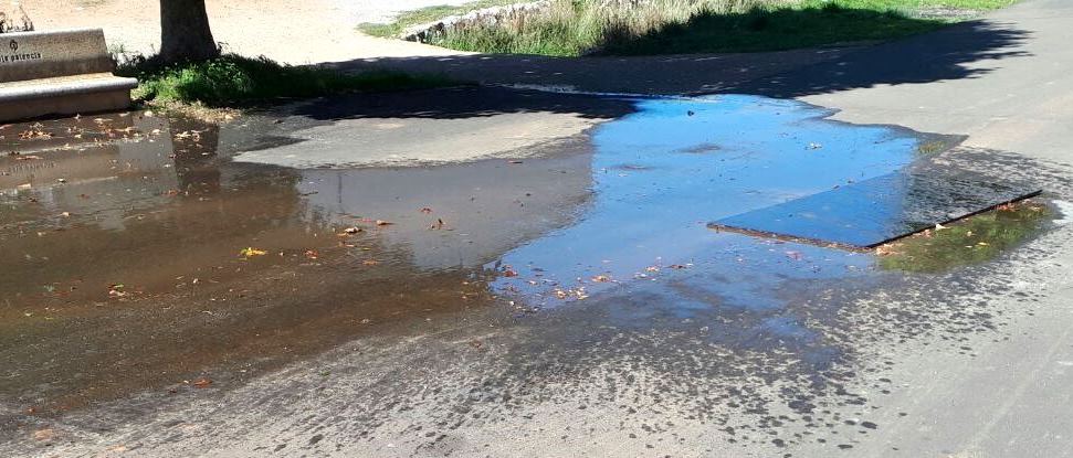 El PSOE denuncia los continuos atranques de agua que se producen en las calles de Payo de Ojeda