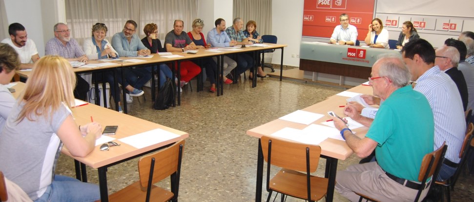 El PSOE muestra su perplejidad por el anuncio del exalcalde de Velilla de una posible moción de censura El PSOE muestra su perplejidad por el anuncio del exalcalde de Velilla de una posible moción de censura