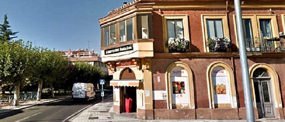 El PSOE pide la mediación municipal para evitar el cierre de la tienda de “Allende el Río” El PSOE pide la mediación municipal para evitar el cierre de la tienda de “Allende el Río”