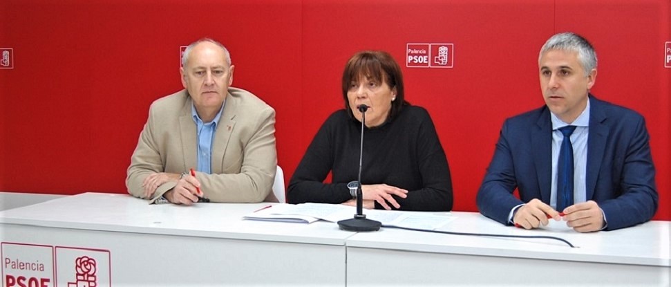 Los procuradores socialistas anuncian una ofensiva contra la Junta para evitar el cierre de la piscina de “El Campo de la Juventud” Los procuradores socialistas anuncian una ofensiva contra la Junta para evitar el cierre de la piscina de “El Campo de la Juventud”