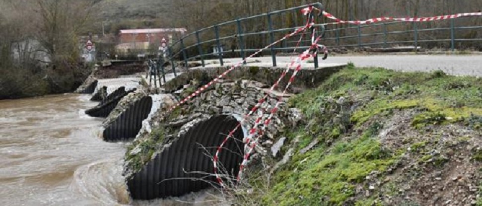 El PSOE pide celeridad en la reparaci&oacute;n del puente de Villaescusa tras ser derribado por la riada