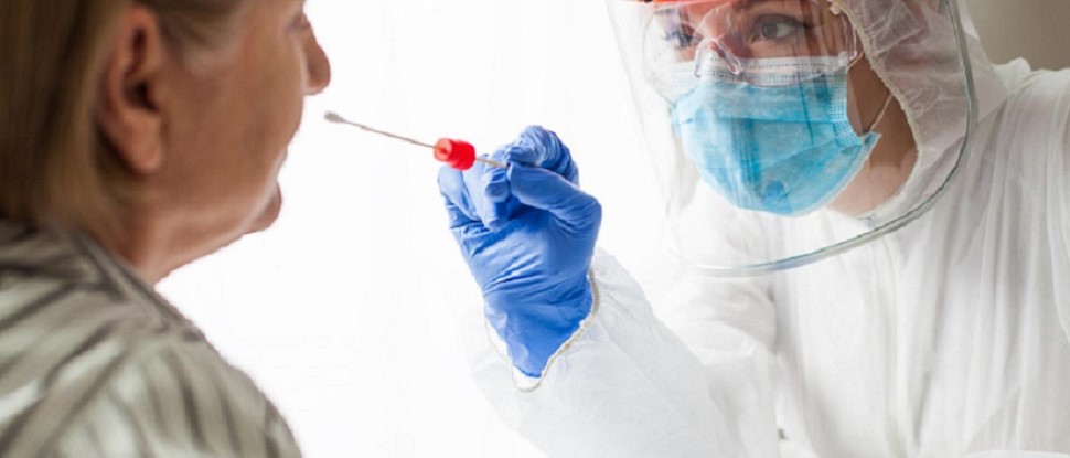 El PSOE demanda la vuelta a las pruebas PCR para los contactos directos de afectados por la COVID