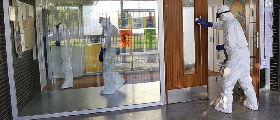 El PSOE pide que se aproveche el fin de semana para acometer una limpieza profunda en los colegios