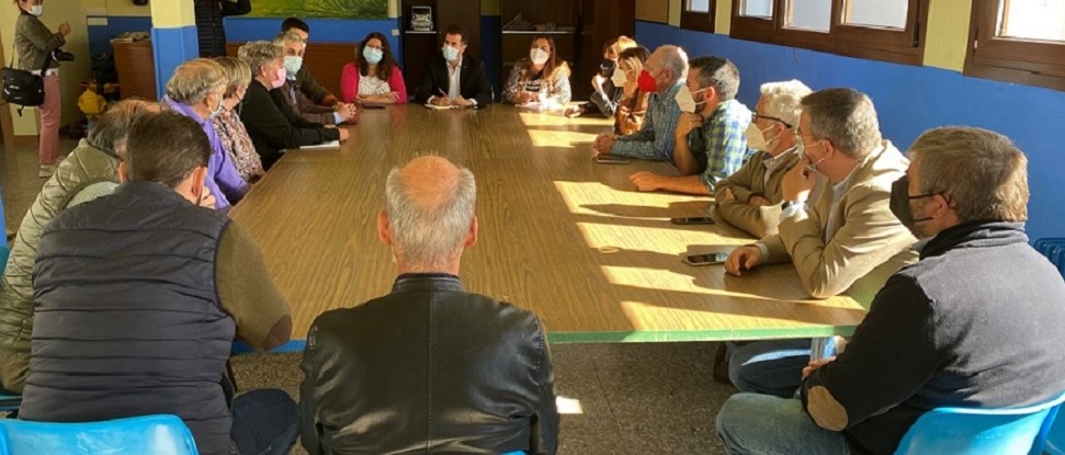 Tudanca pide medir de forma conjunta el impacto de las macrogranjas previstas en el norte de la provincia