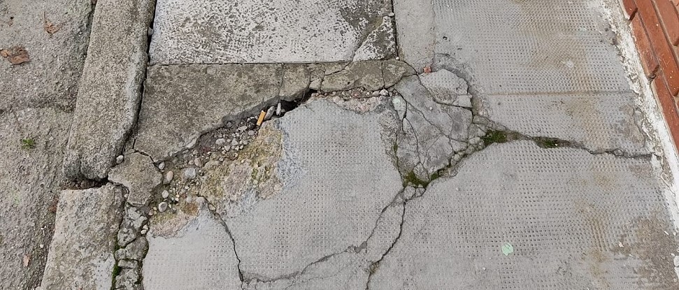 El PSOE comparte el malestar vecinal sobre el lamentable estado de las aceras del Barrio del Cristo El PSOE comparte el malestar vecinal sobre el lamentable estado de las aceras del Barrio del Cristo