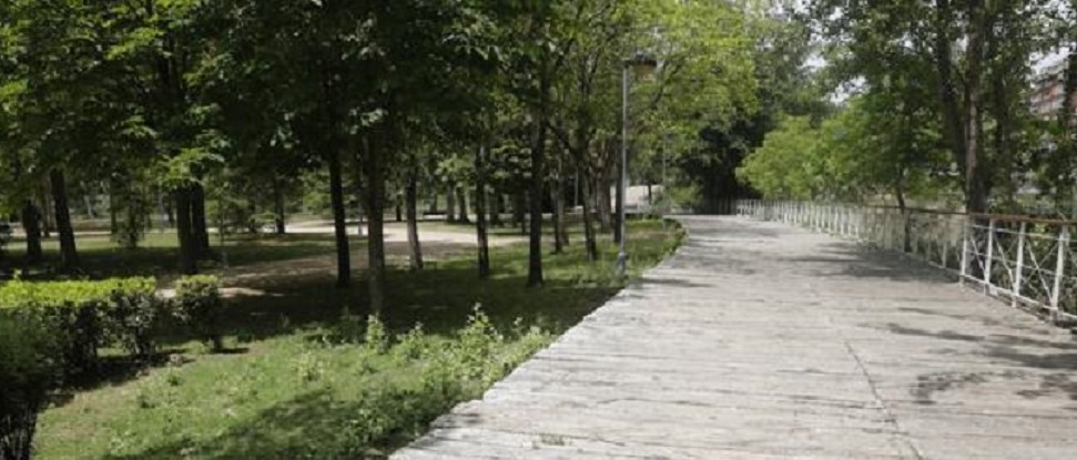 El PSOE pide que las traviesas del “Isla Dos Aguas” sean sustituidas por otras maderas aptas para el exterior El PSOE pide que las traviesas del “Isla Dos Aguas” sean sustituidas por otras maderas aptas para el exterior